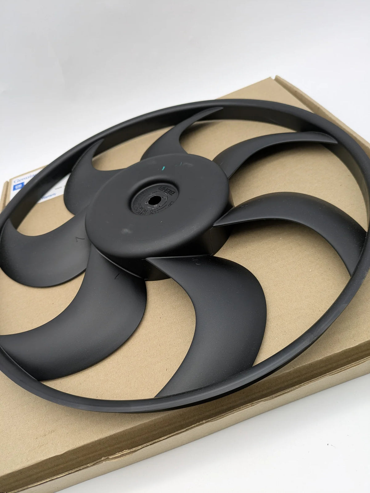 Genuine GM Holden VE Commodore 7 Blade Coolant Fan