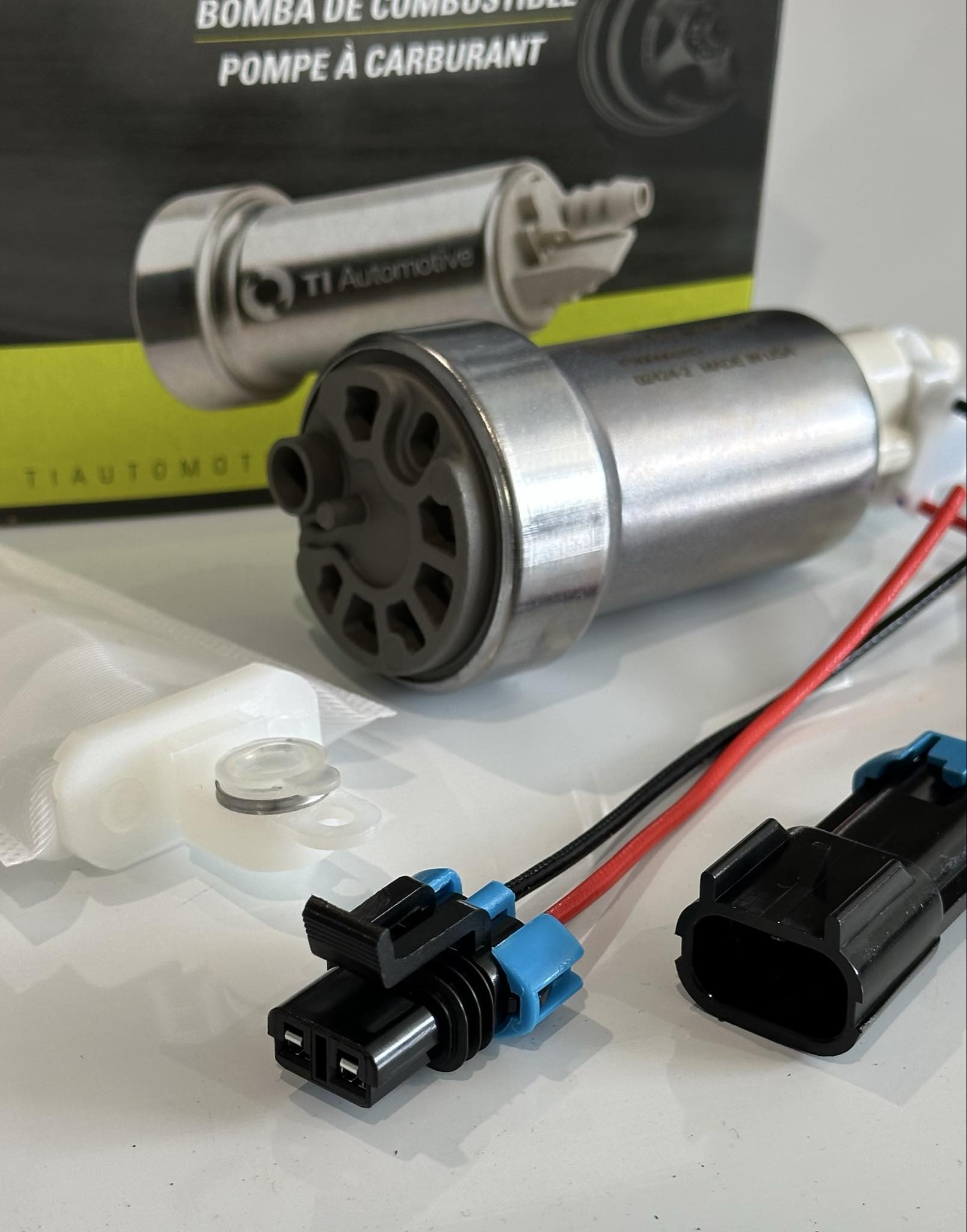 Walbro TI Automotive 525LPH EFI Fuel Pump Kit
